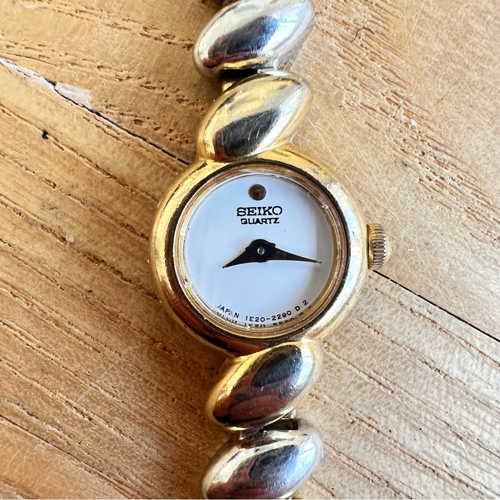 Ultra Rare Seiko ladies two tone dainty dress watch NEW BATTERY